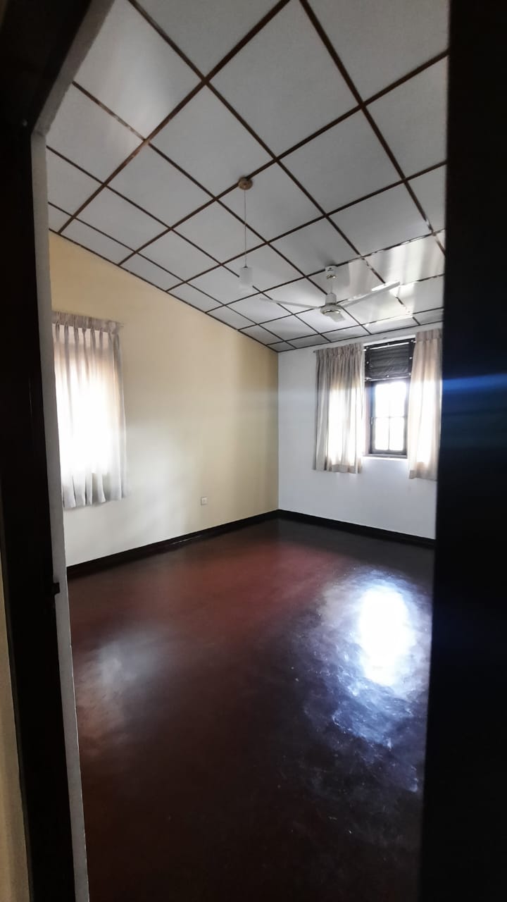 5 BR RECENTLY RENOVATED HOUSE AT POLGASOVITA, COLOMBO